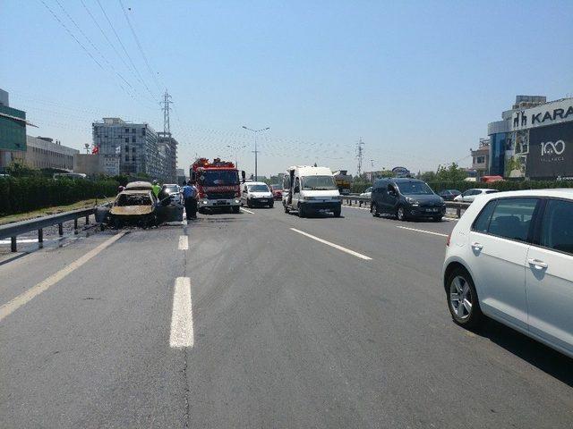 Basın Ekspres Yolunda Bir Araç Alev Alev Yandı