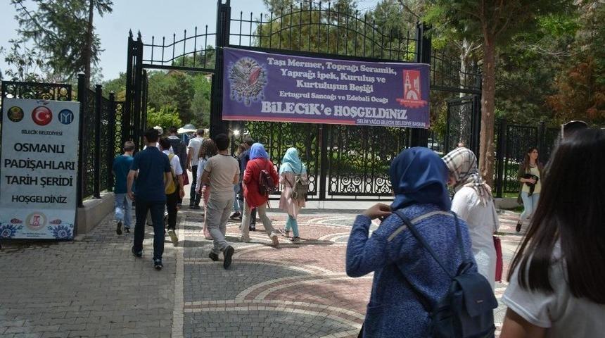 Şeyh Edebali T&uuml;rbesi Bayramda Da Ziyaret&ccedil;i Akınına Uğradı