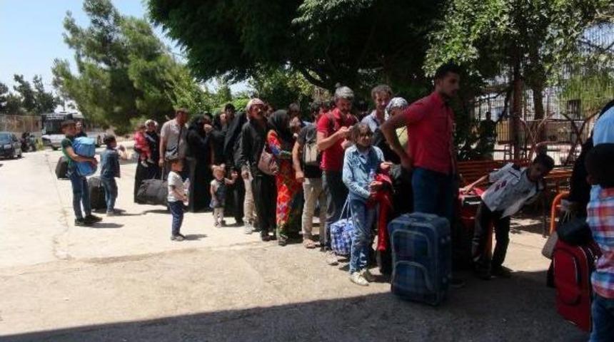 Suriyelilerin Bayram Ziyaretinden D&ouml;n&uuml;ş&uuml; S&uuml;r&uuml;yor