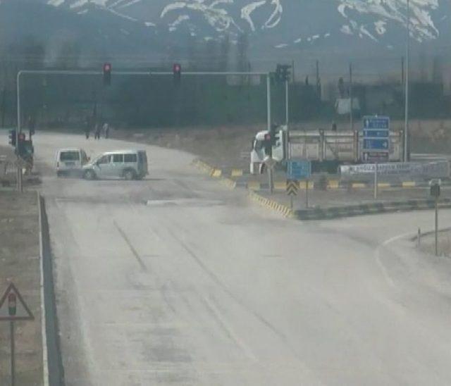 Van Ve Muş’ta Meydana Gelen Trafik Kazaları Mobese Kameralarına Takıldı