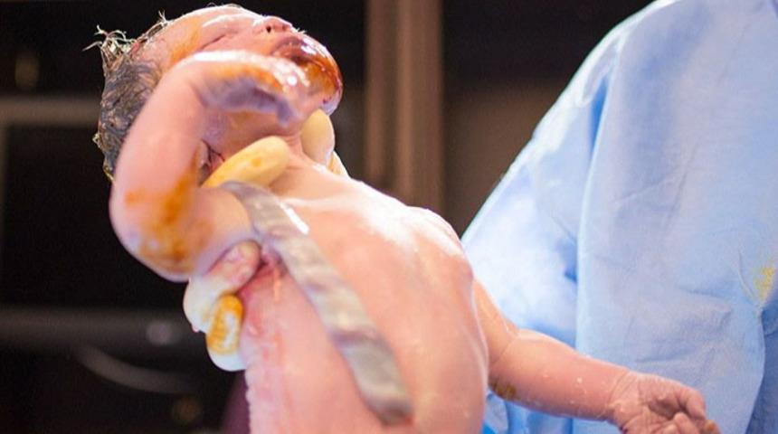 Benzersiz bir deneyim: Kendi doğumunu fotoğrafladı