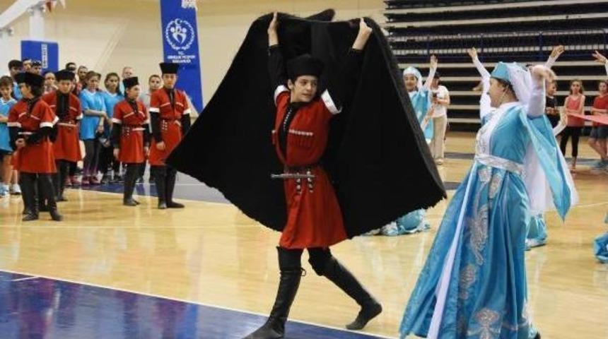 İzmir'de Spor Merkezleri A&ccedil;ıldı: "haydi &Ccedil;ocuklar Spora"