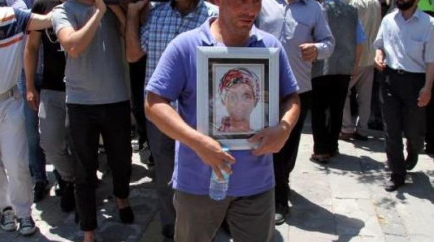 Yaşlanma Hastalığına Yenik D&uuml;şerek Hayatını Kaybeden Gamze, Toprağa Verildi