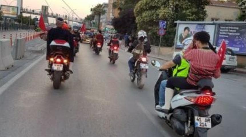 İzmit’in Kurtuluşu Şehir Turu Atarak Kutlandı