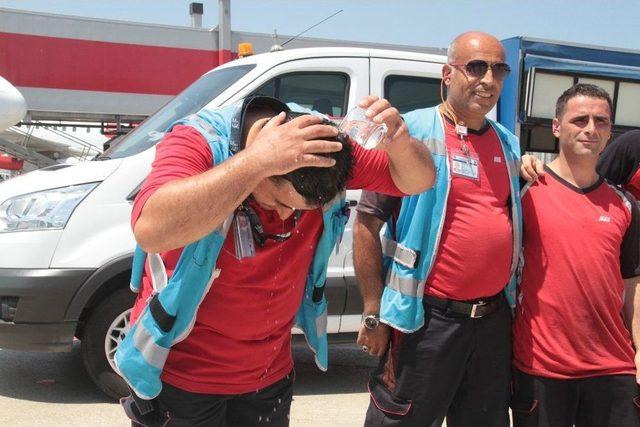 Apronda &Ccedil;alışan İş&ccedil;ilerin Sıcak Havayla İmtihanı 1