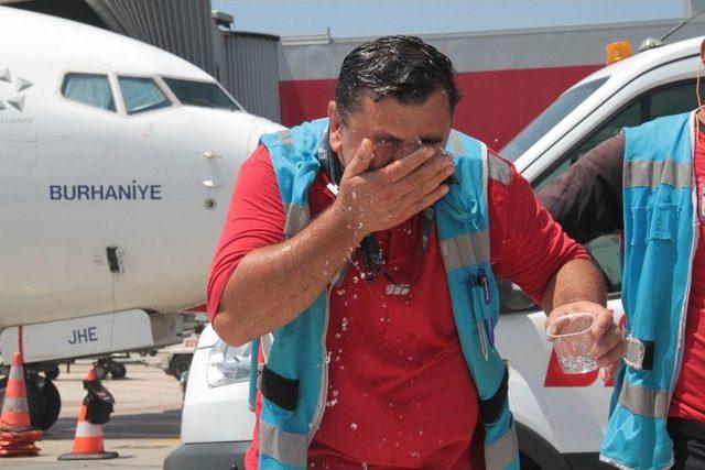 Apronda &Ccedil;alışan İş&ccedil;ilerin Sıcak Havayla İmtihanı 2