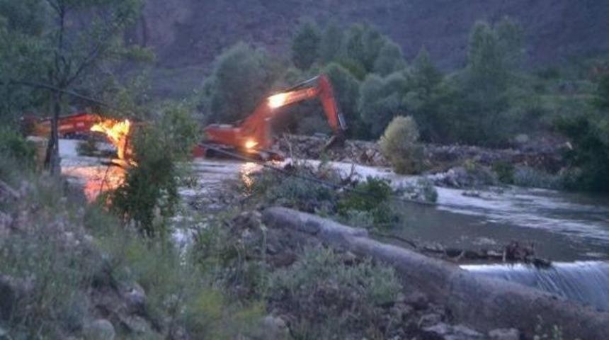 Melan Çayı’Nda Kaybolan Gencin Cesedi Bulundu