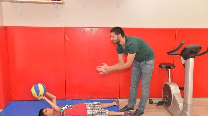 Otizmli Çocuklar Büyükşehir Belediyesinin Eğitimiyle Yaşama Tutunuyor