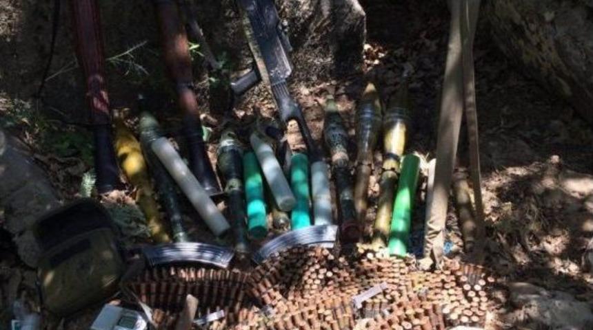 Hakkari’de Pkk’ya Ait Sığınakta Çok Sayıda Silah Ve Mühimmat Ele Geçirildi