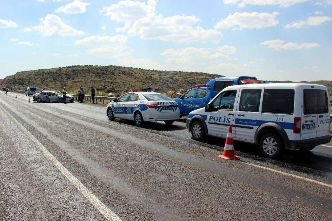 Kayseri&rsquo;de Feci Kaza: 2 &Ouml;l&uuml; 3 Ağır Yaralı