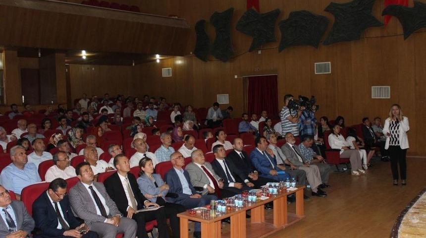 15 Temmuz Şiirini Okuyan Genci Vali Altınla &Ouml;d&uuml;llendirdi