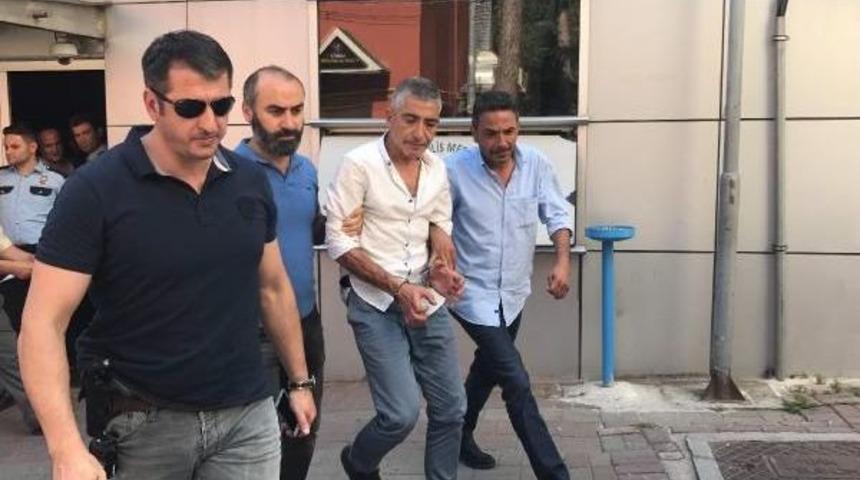 Tabancayla Boğazından Vurdu, Polise Teslim Oldu