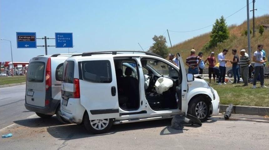 &Ccedil;anakkale&rsquo;de Trafik Kazası: 1 Yaralı