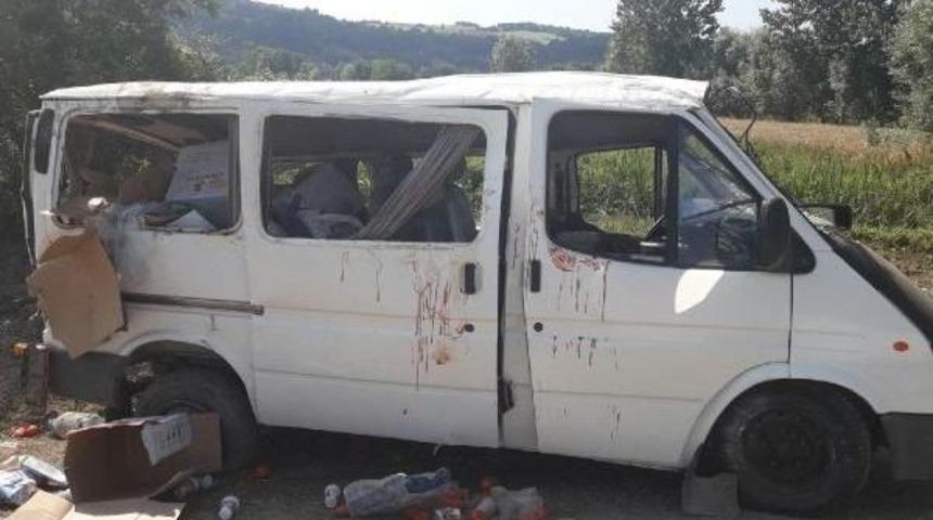 Minib&uuml;s Devrildi : 8 Yaralı