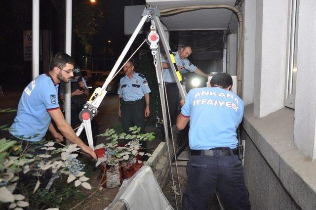 Havalandırma Boşluğunda Mahsur Kalan Kedi, Yüksek Açı Tekniğiyle Kurtarıldı