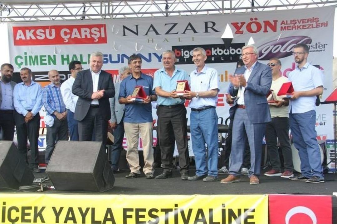 Sarı&ccedil;i&ccedil;ek Yayla Festivali Coşkulu Ge&ccedil;ti