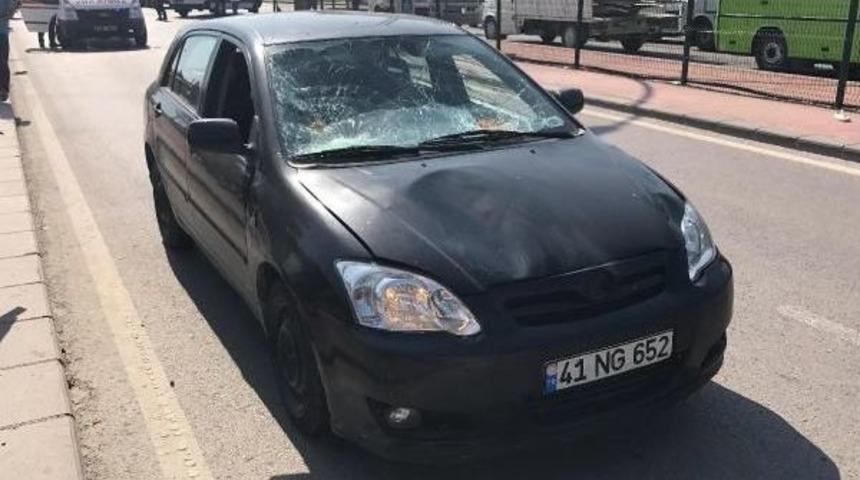 Otomobilin Çarptığı Iki Genç Kız Yaralandı