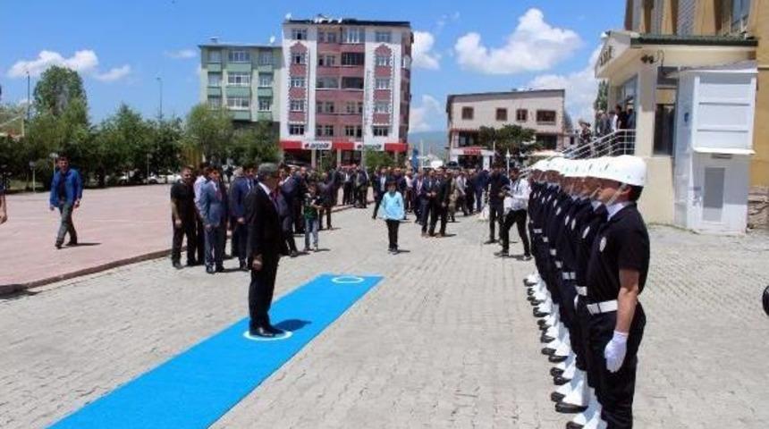 Ardahan'a Atanan Vali Bilmez'e Karşılama Kuyruğu &nbsp;