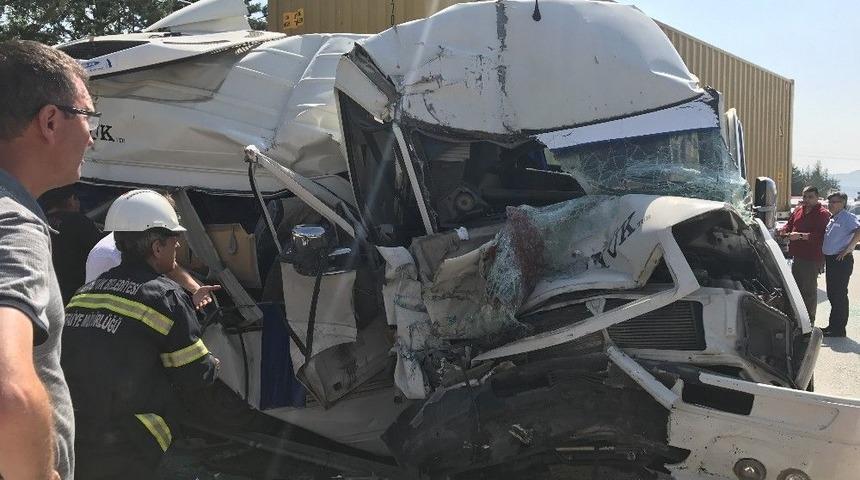 Korkunç Kazada Can Pazarı Yaşandı