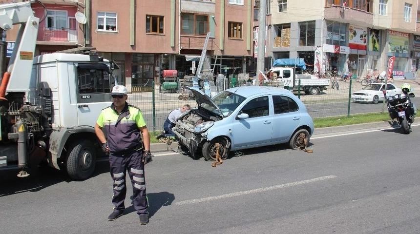 Karşı Şeride Ge&ccedil;en Otomobilden Burnu Bile Kanamadan &Ccedil;ıktı