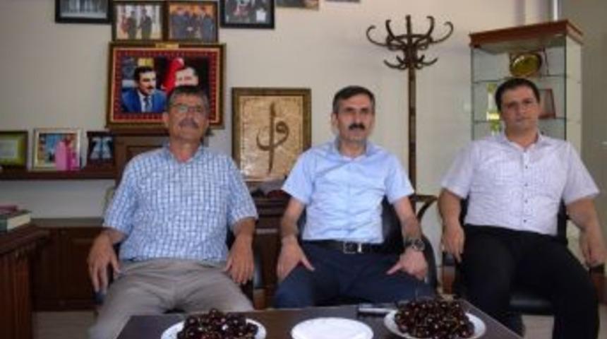 Kiraz Hasadı &Ccedil;ift&ccedil;inin Y&uuml;z&uuml;n&uuml; G&uuml;ld&uuml;rd&uuml;