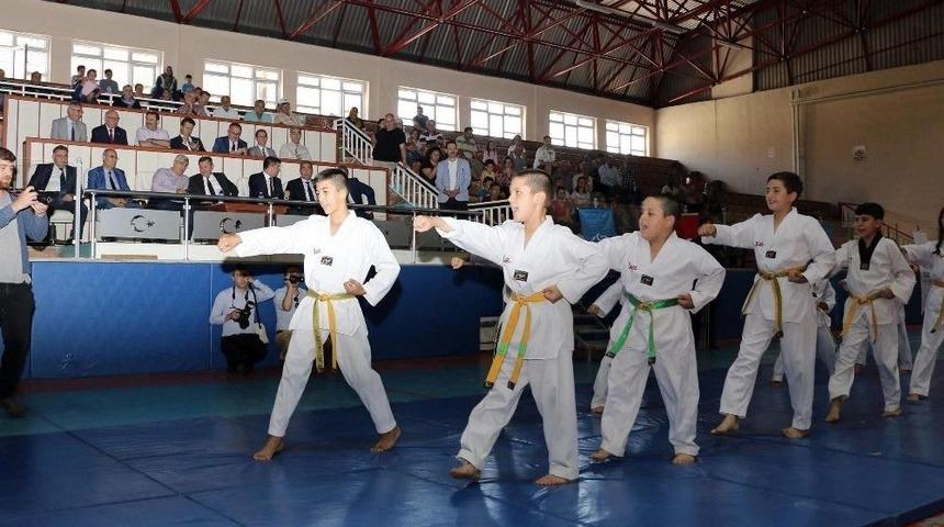 Burdur İl Spor Merkezleri A&ccedil;ıldı