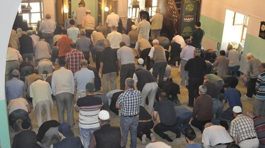 M&uuml;ezzin N&ouml;bet Ge&ccedil;irince Ezan Yarıda Kaldı