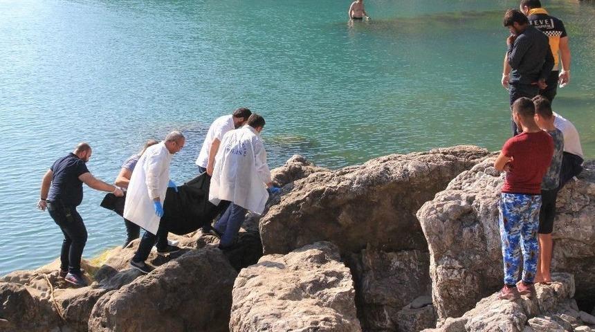 Denizde Erkek Cesedi Bulundu