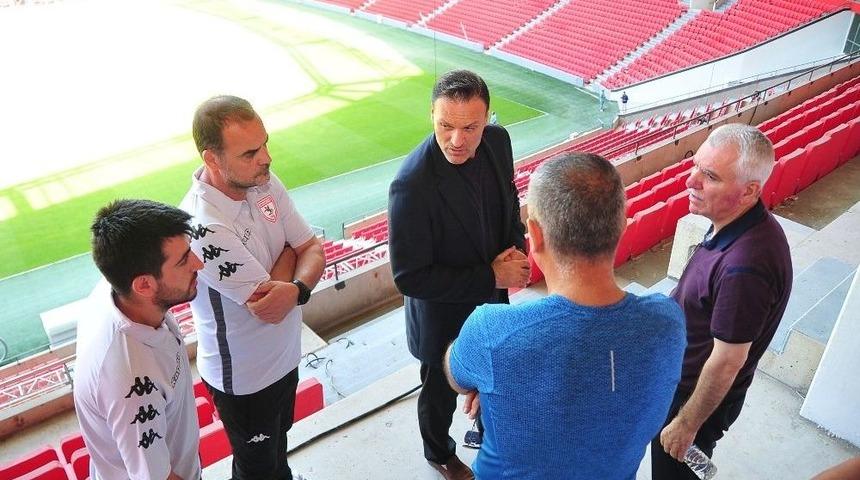 Yeni Hoca Yeni Stadı Gezdi