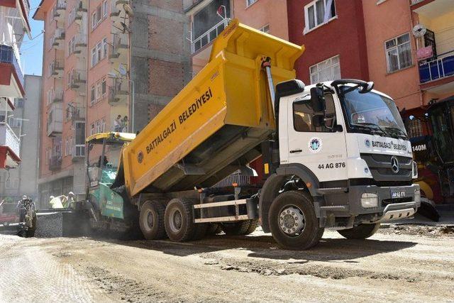 Hacı Abdi Mahallesinde Asfalt Çalışmaları Devam Ediyor