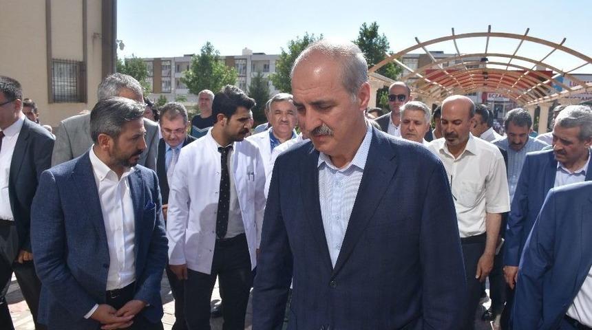 Başbakan Yardımcısı Kurtulmuş, Samsatlı Depremzedelerle G&ouml;r&uuml;şt&uuml;