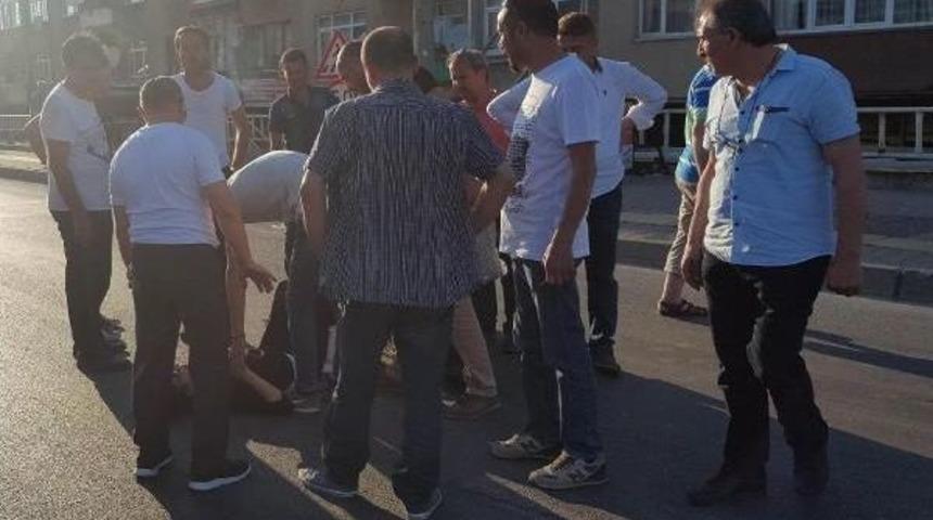 Motosiklet Ile Otomobil &Ccedil;arpıştı: 1 Yaralı