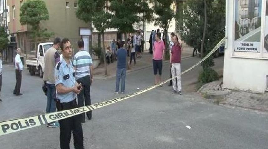 &Ccedil;ekmek&ouml;y'de Silahlı Kavga: 1 Yaralı