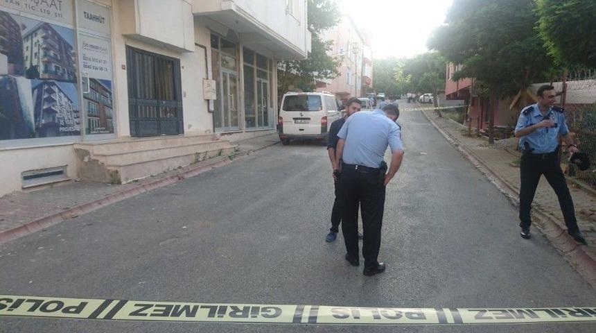 &Ccedil;ekmek&ouml;y&rsquo;de Silahlı Kavga: 1 Yaralı