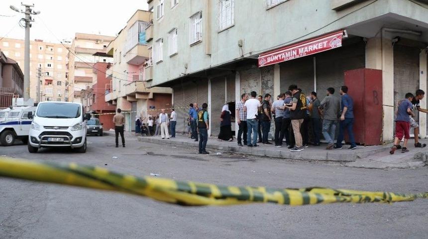 &Ccedil;ocukların Kavgasına Aileler Karıştı: 2 Yaralı