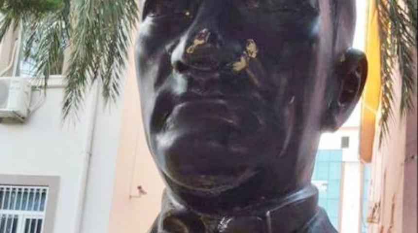 Serik&rsquo;Te Atat&uuml;rk B&uuml;st&uuml;ne Taşlı Saldırıya Tutuklama