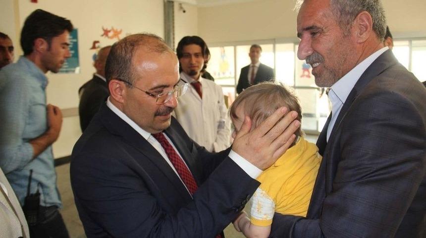 Vali Ustaoğlu Ayağının Tozuyla Ziyaretlere Başladı