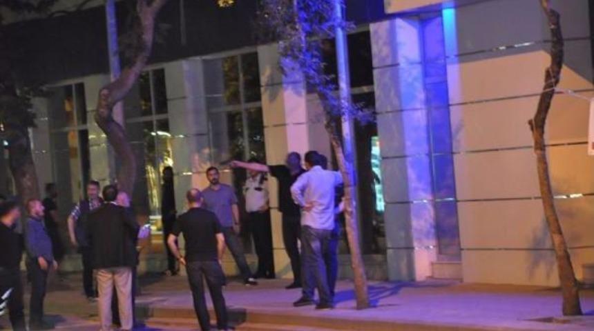 Parasını Alamayınca Tabancayla Havaya Ateş Etti