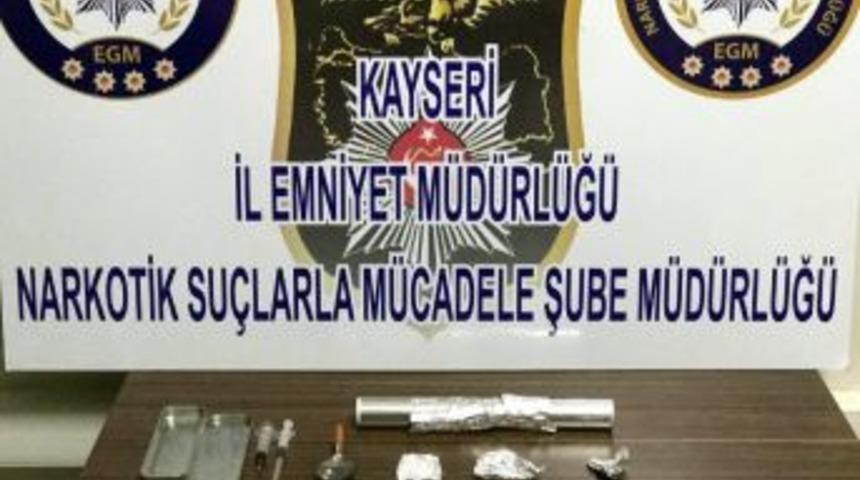 Anne Ve Oğlu Uyuşturucudan G&ouml;zaltına Alındı