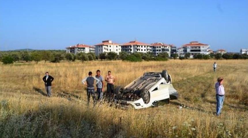 Otomobil Şarampole Devrildi: 1'i Bebek 4 Yaralı