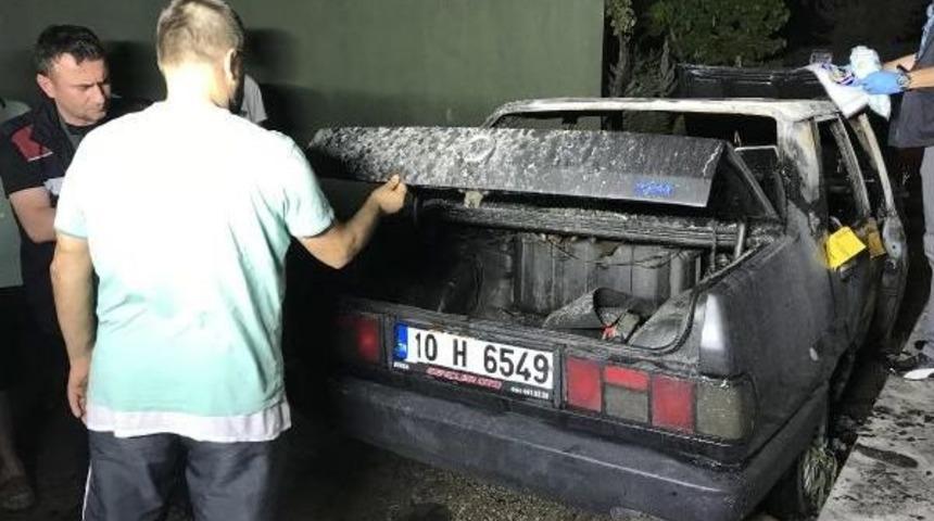 Bursa'da 2 Otomobil Kundaklandı