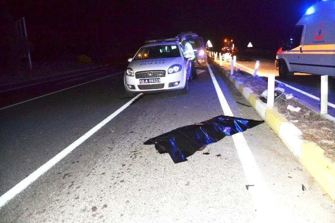 Yolcu Otob&uuml;s&uuml; Otomobili İkiye B&ouml;ld&uuml;: 2 &Ouml;l&uuml;