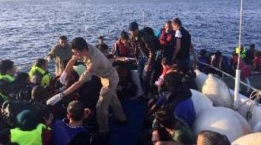 Kuşadası K&ouml;rfezi&rsquo;nde 61 Ka&ccedil;ak G&ouml;&ccedil;men Yakalandı