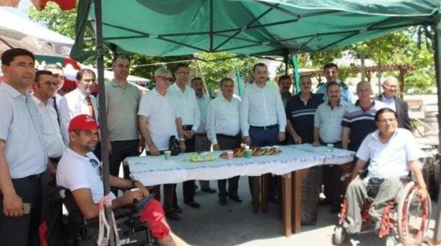 Bigadi&ccedil;'te &Ccedil;eşmeden Ayran Akıyor