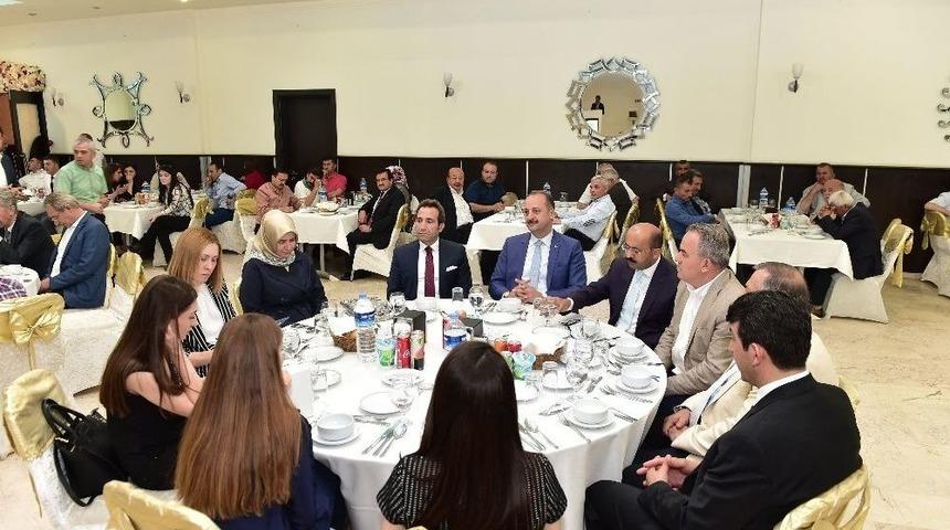 Başkan Akg&uuml;l&rsquo;den Bing&ouml;l Valiliğine Atanan Kaymakam Mantı&rsquo;ya Veda Yemeği