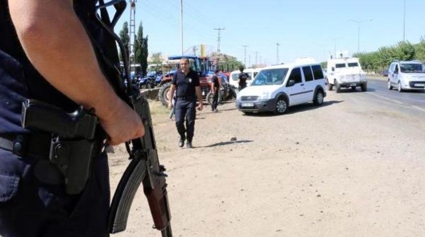 Siverek&rsquo;Te Akrabalar Kavga Etti: 5 Yaralı, 8 G&ouml;zaltı