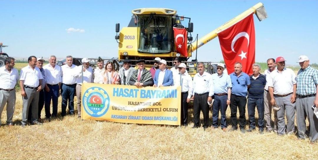 Hasat Bayramı İle &Ccedil;ift&ccedil;iler Tarlaya İndi