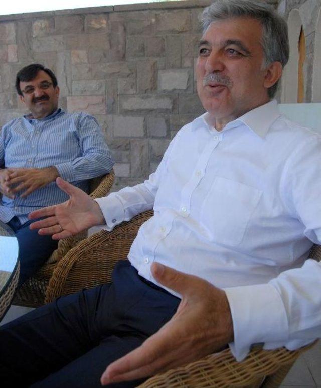 Abdullah Gül, Babasının Mezarını Ziyaret Etti