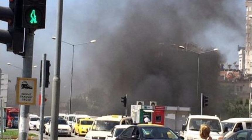 Antalya&rsquo;da Duvara &Ccedil;arpan Ara&ccedil; Yandı: 1 Yaralı