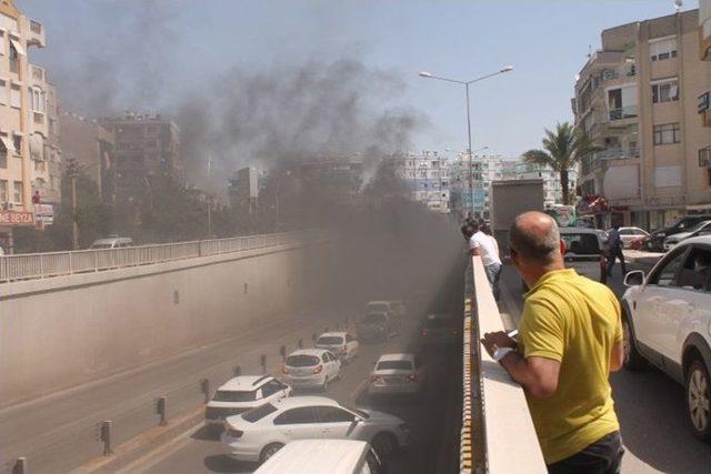 Antalya’da Duvara Çarpan Araç Yandı: 1 Yaralı